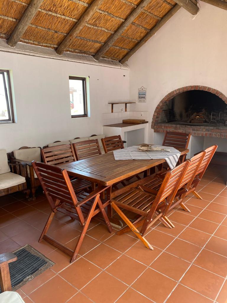 To Let 6 Bedroom Property for Rent in Stilbaai Wes Western Cape
